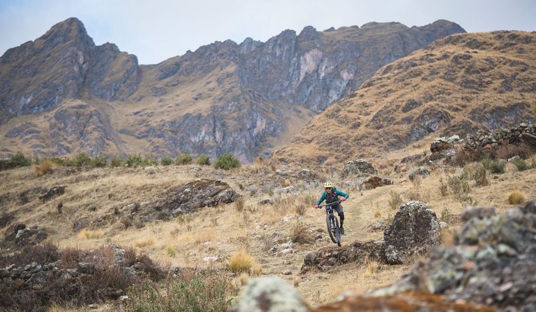 Women's mountain bike camp in Peru riding in the alpine